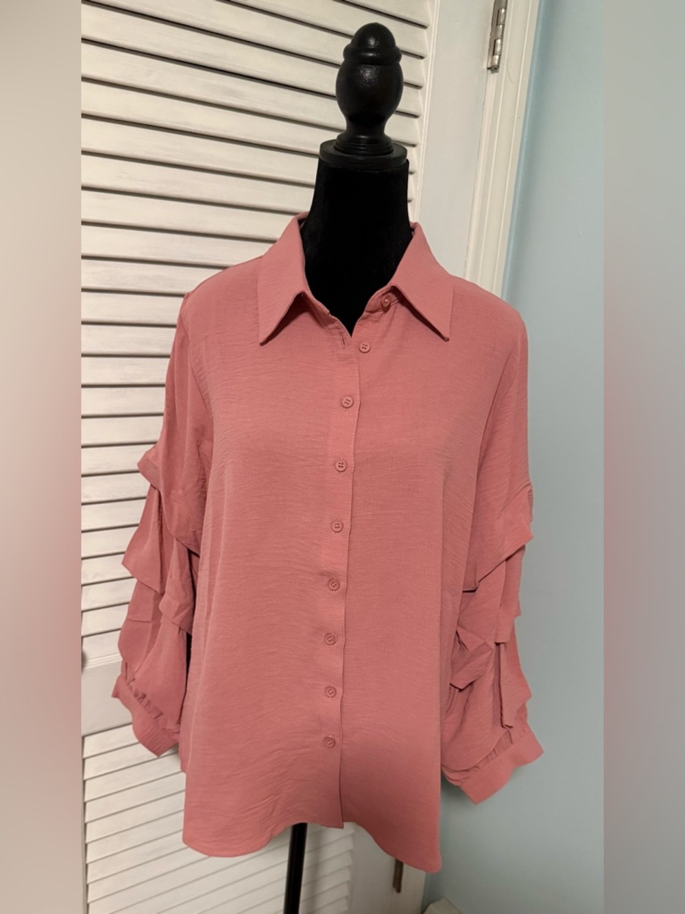 OTT Women's Dusty Rose Button-Front Ruffle Sleeve Blouse!! Gorgeous NWT size XL!